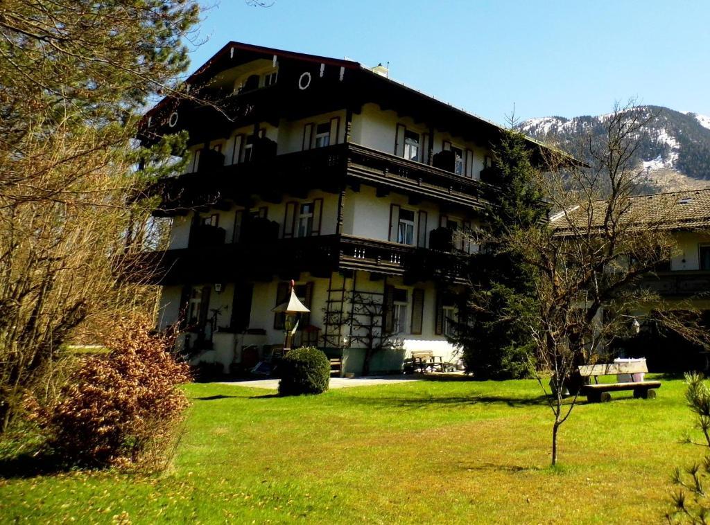 Karolinenhof Guest House Bayerisch Gmain Exterior photo